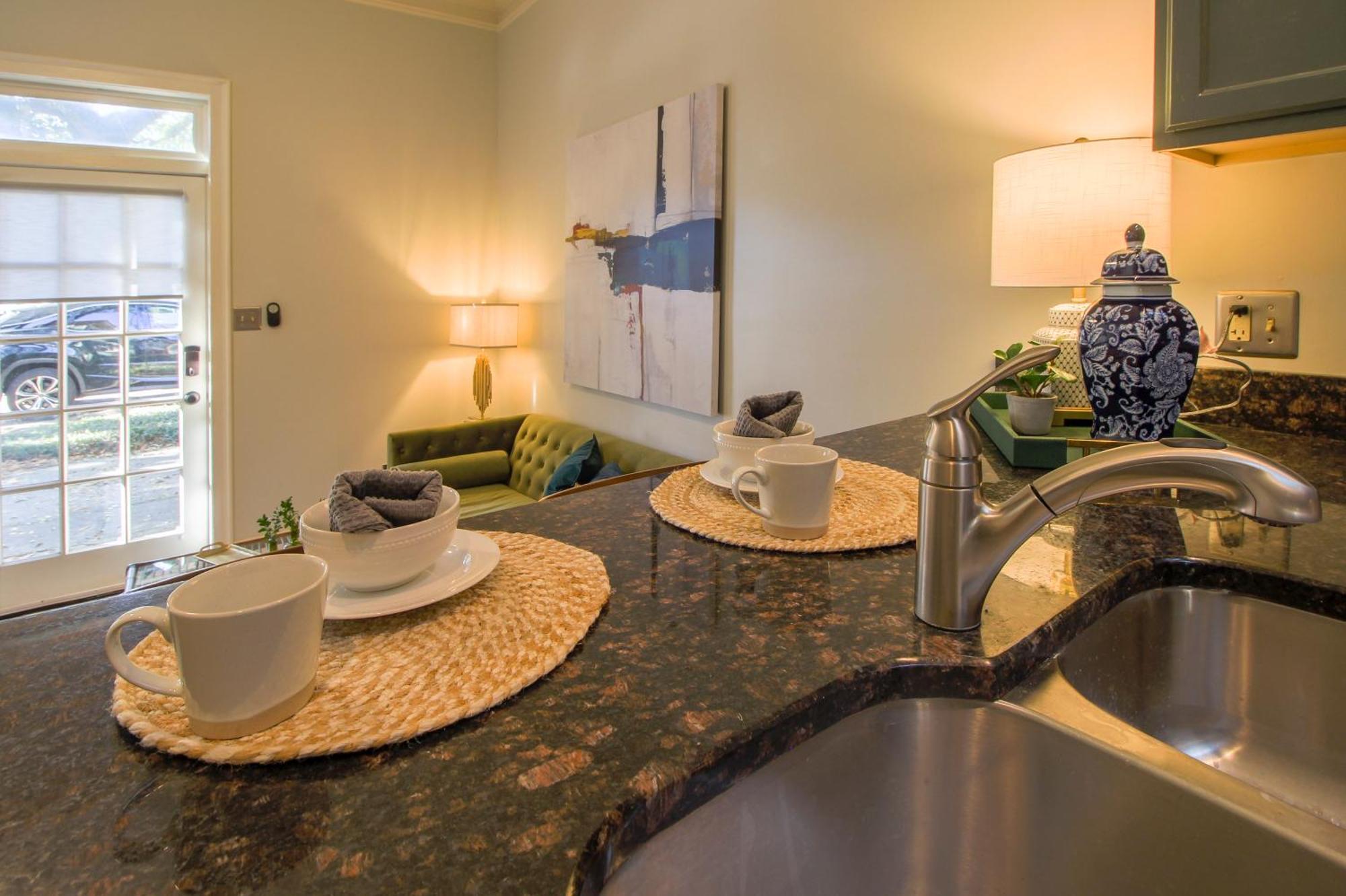 Private Patio Retreat In Charming Downtown Daire Savannah Dış mekan fotoğraf